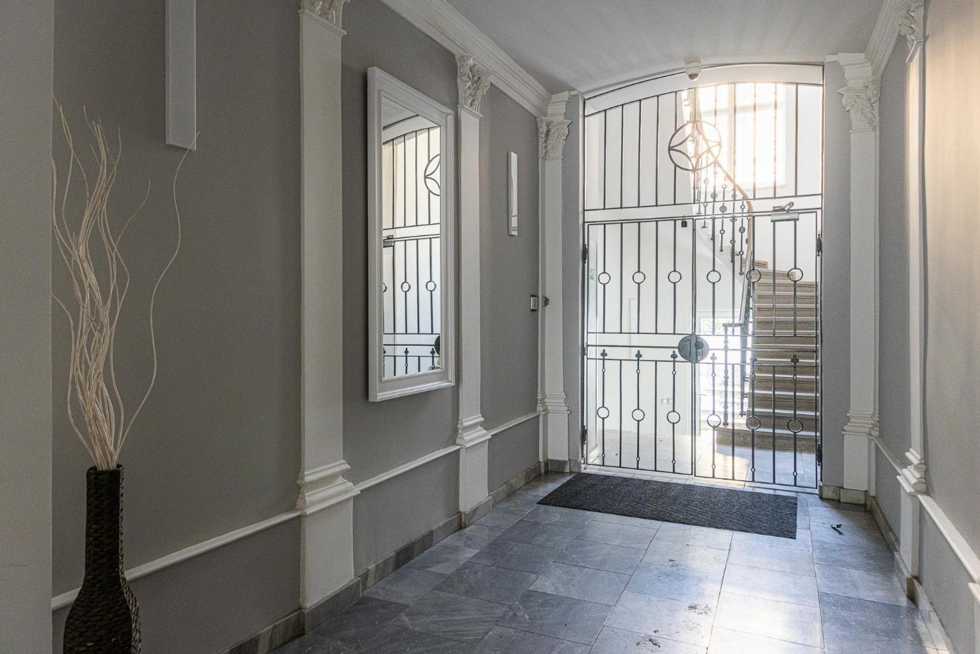 Nice Big Apartment 2Bds - Belgicka Praag Buitenkant foto