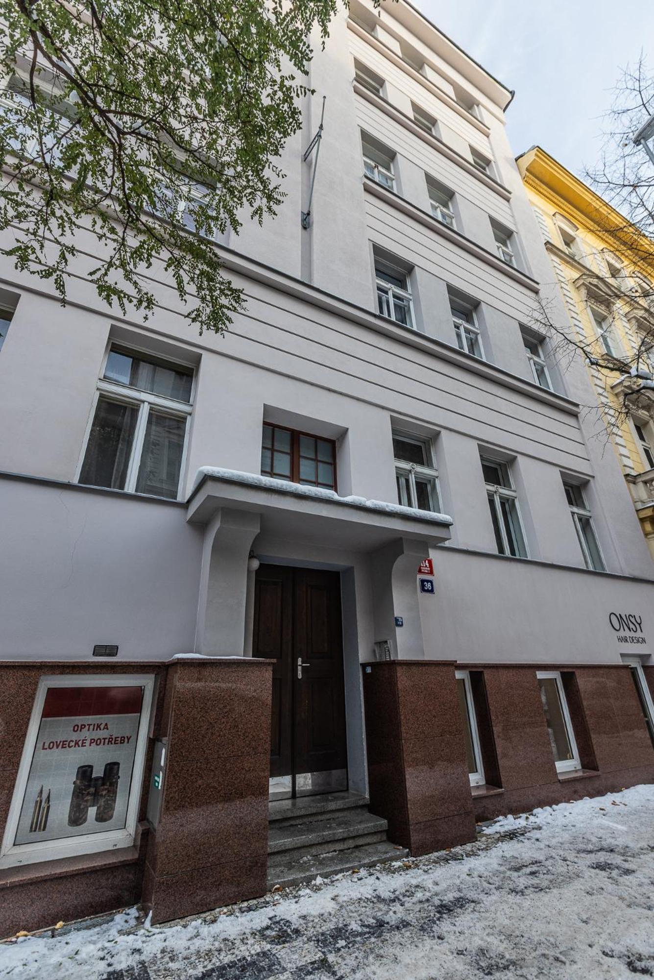 Nice Big Apartment 2Bds - Belgicka Praag Buitenkant foto